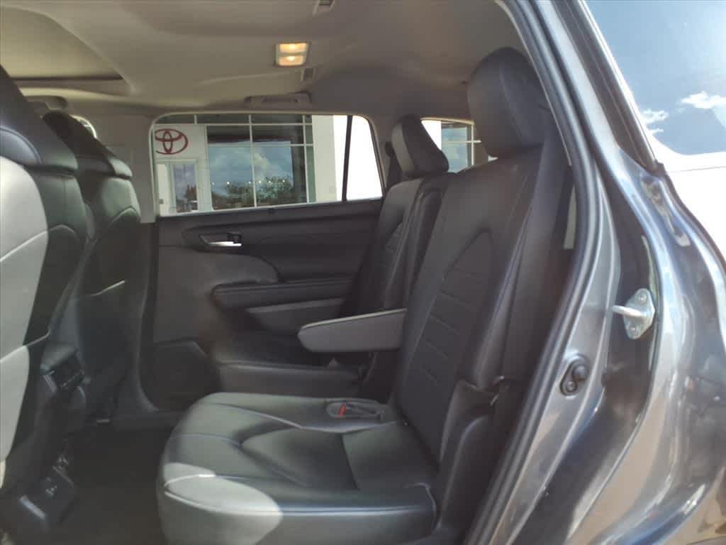 Thumbnail: 2023 Toyota Highlander - 29