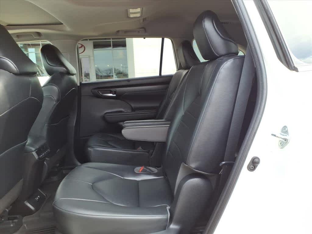 Thumbnail: 2021 Toyota Highlander - 28