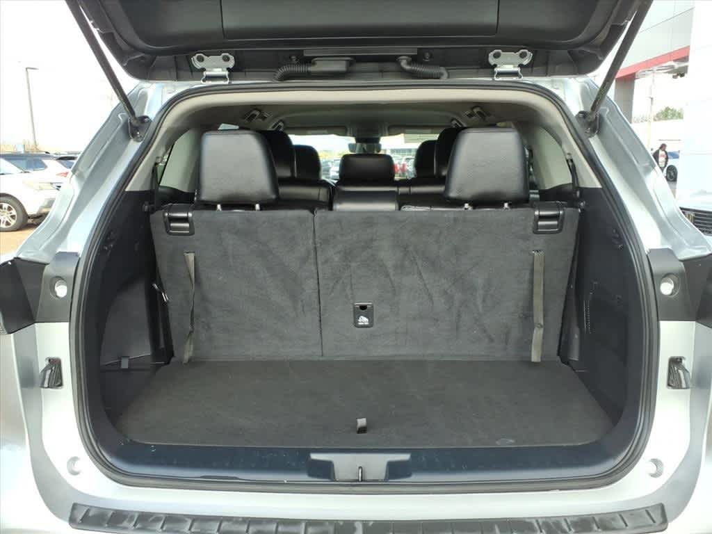 Thumbnail: 2022 Toyota Highlander - 8