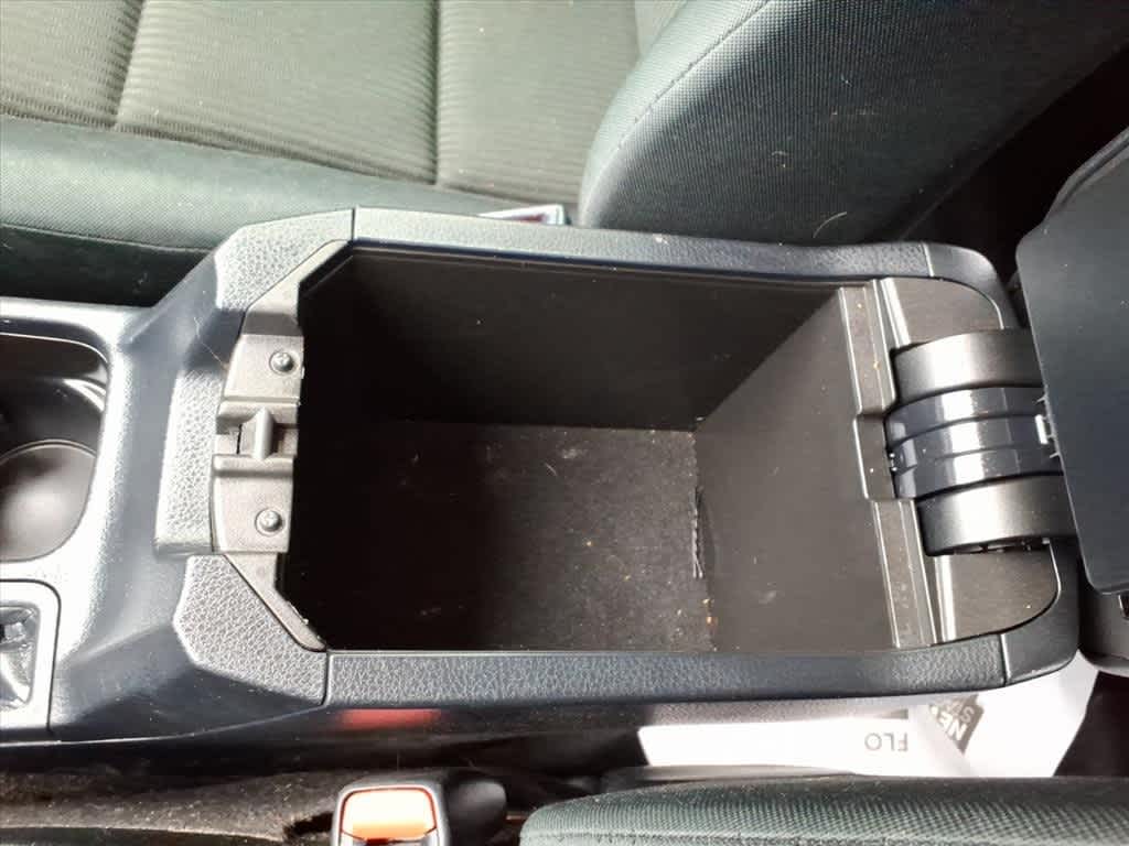 Thumbnail: 2018 Toyota RAV4 - 22