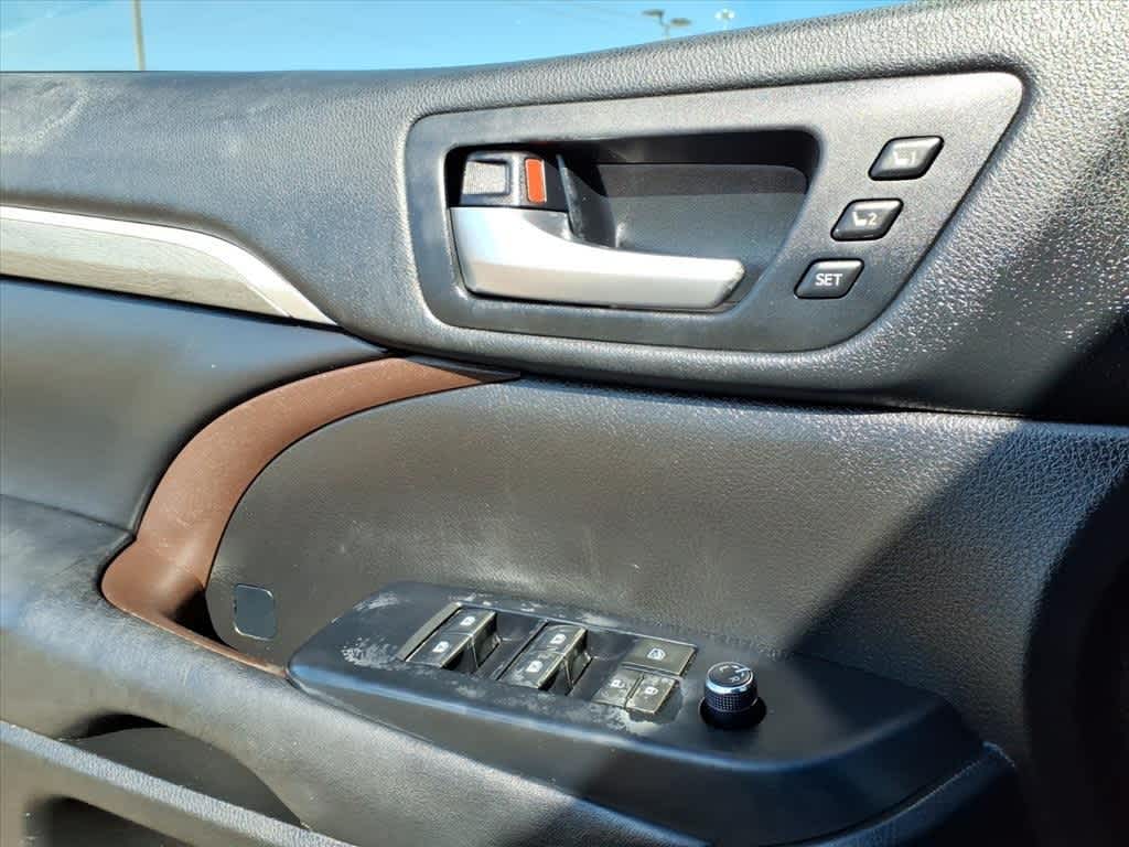 Thumbnail: 2018 Toyota Highlander - 13