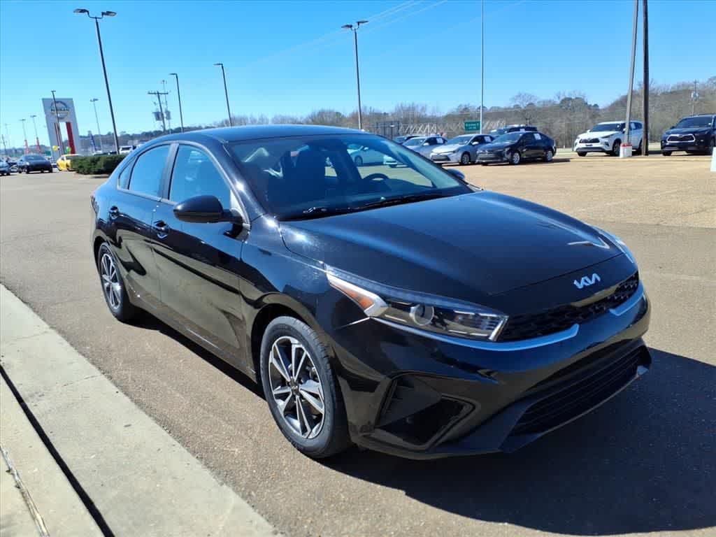 Thumbnail: 2023 Kia Forte - 3