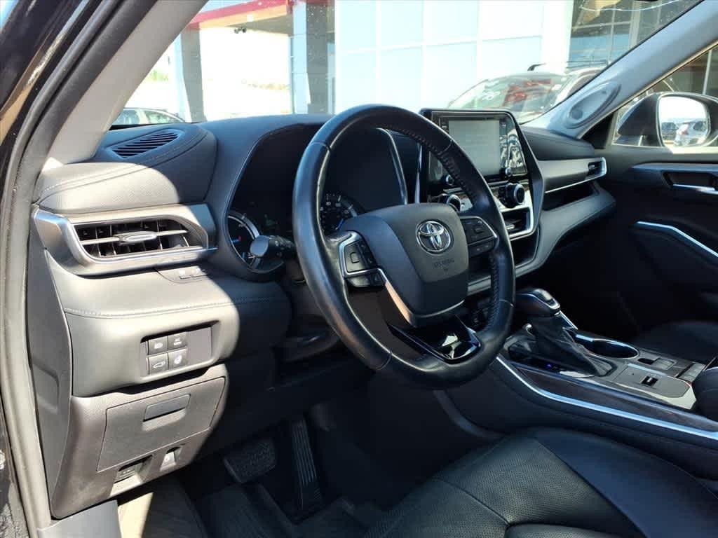 Thumbnail: 2020 Toyota Highlander - 11