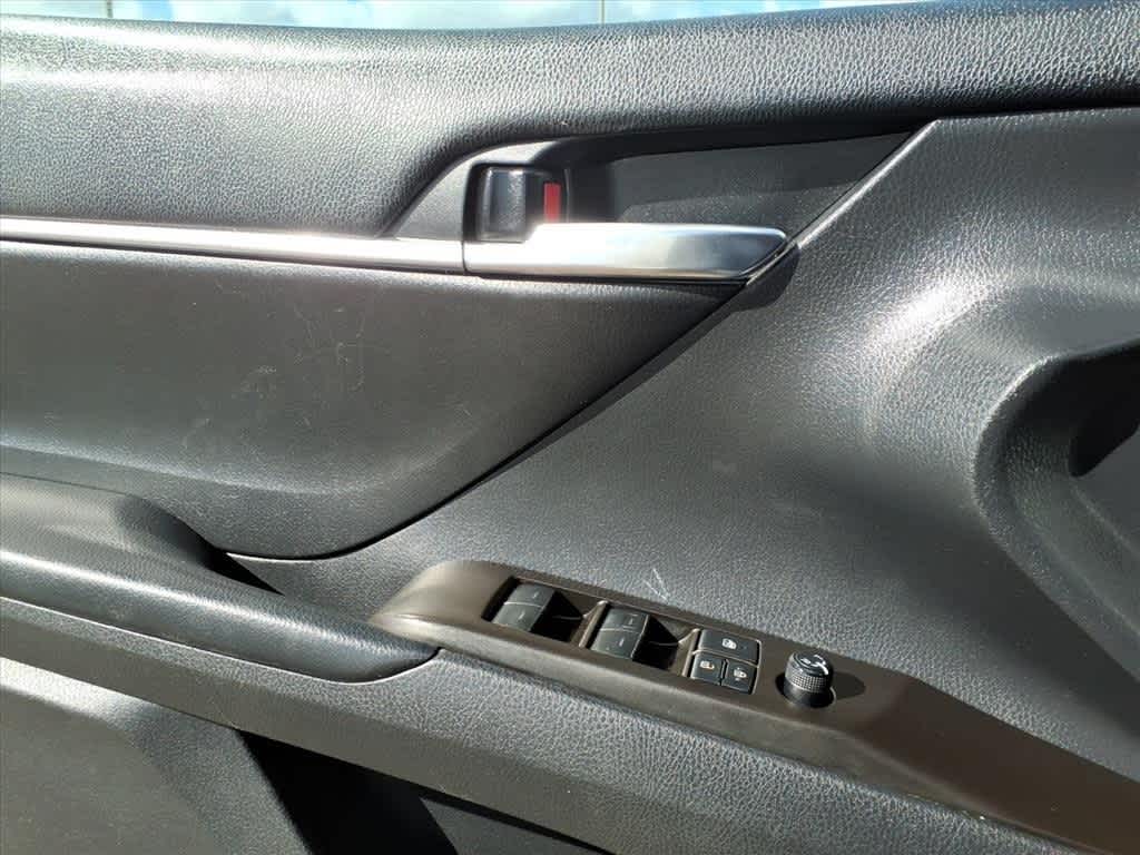 Thumbnail: 2021 Toyota Camry - 12