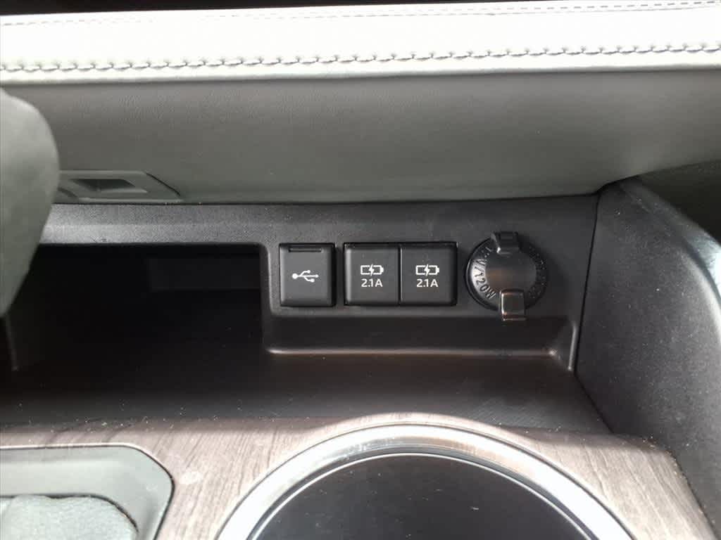 Thumbnail: 2021 Toyota Highlander - 21