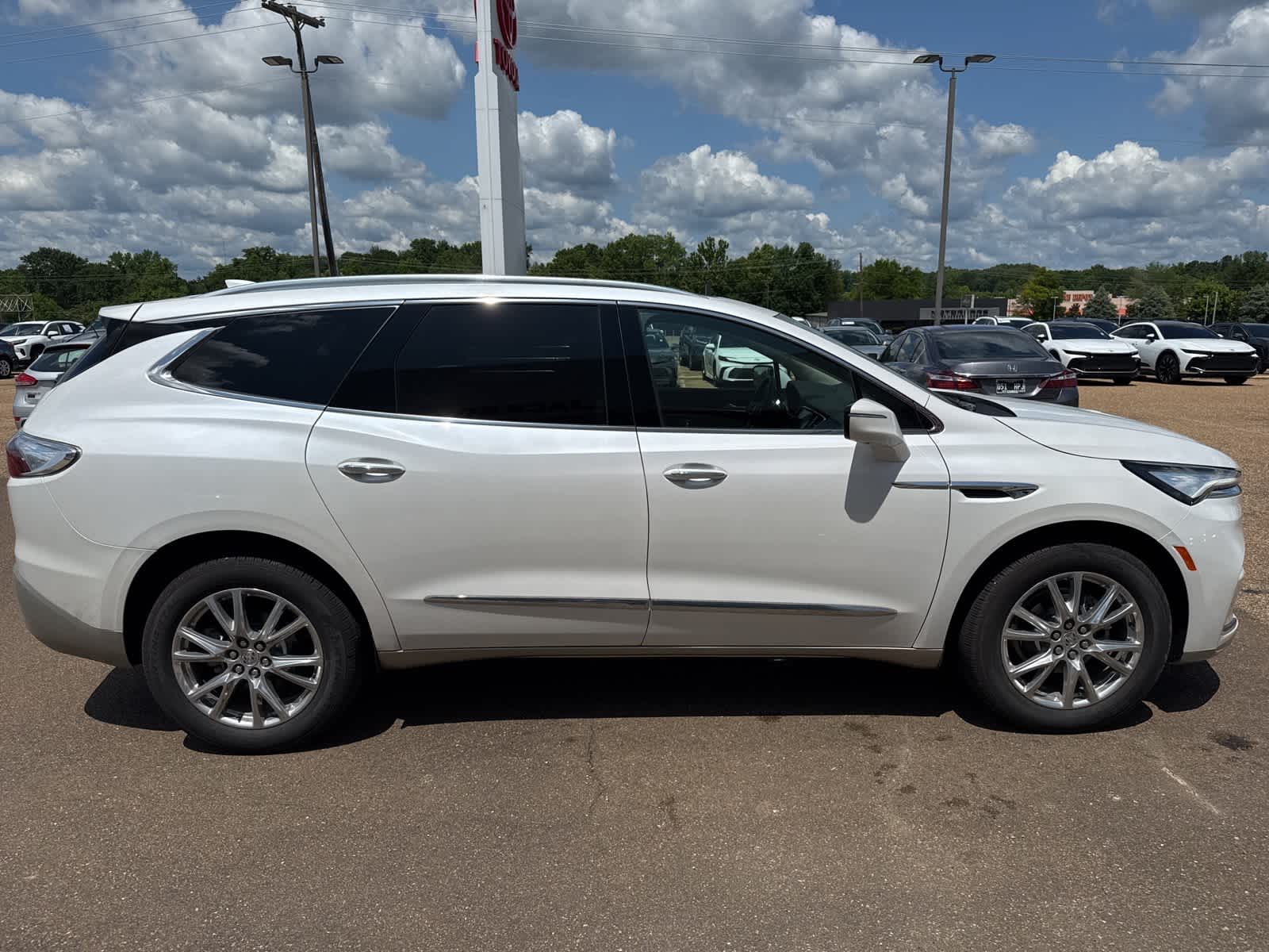 Thumbnail: 2023 Buick Enclave - 3