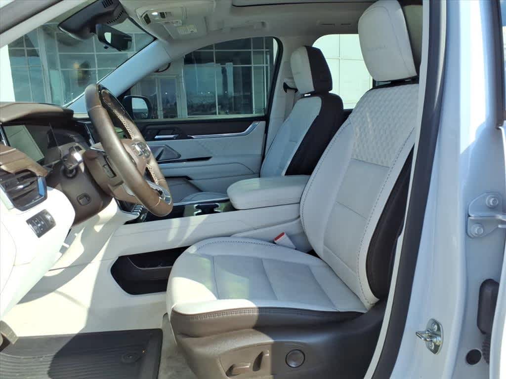 Thumbnail: 2025 GMC Acadia - 25