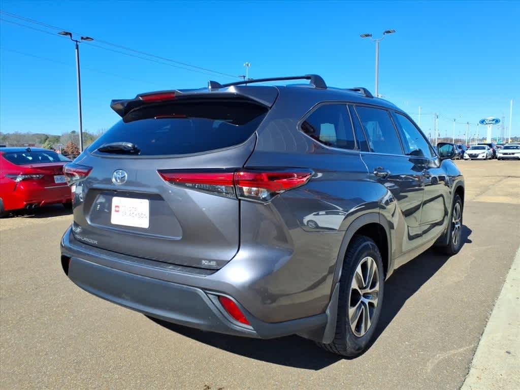Thumbnail: 2021 Toyota Highlander - 5