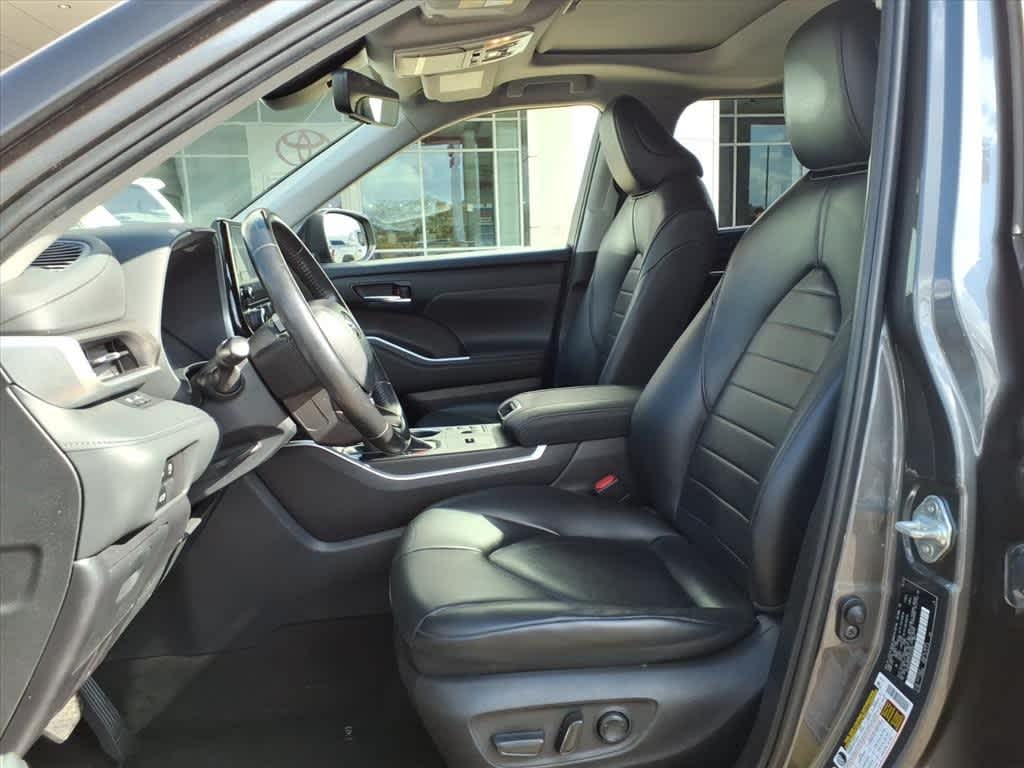 Thumbnail: 2023 Toyota Highlander - 26