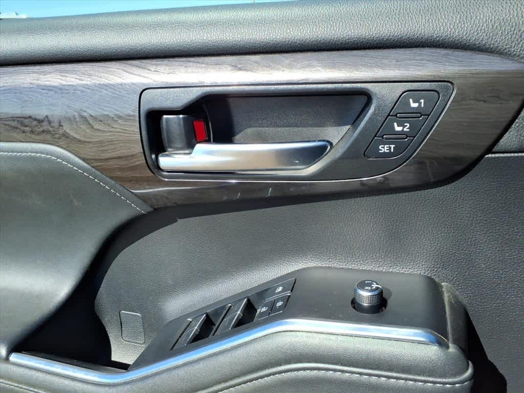 Thumbnail: 2020 Toyota Highlander - 13