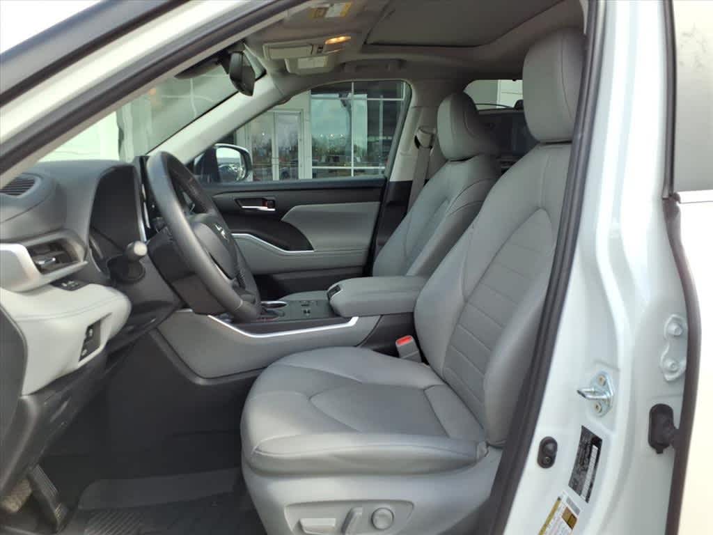 Thumbnail: 2024 Toyota Highlander - 25