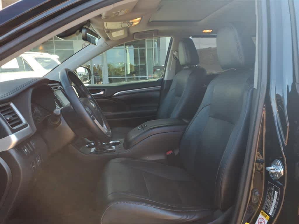Thumbnail: 2018 Toyota Highlander - 25