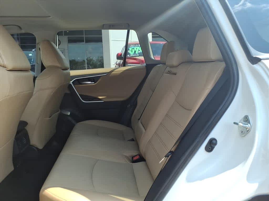 Thumbnail: 2022 Toyota RAV4 - 28