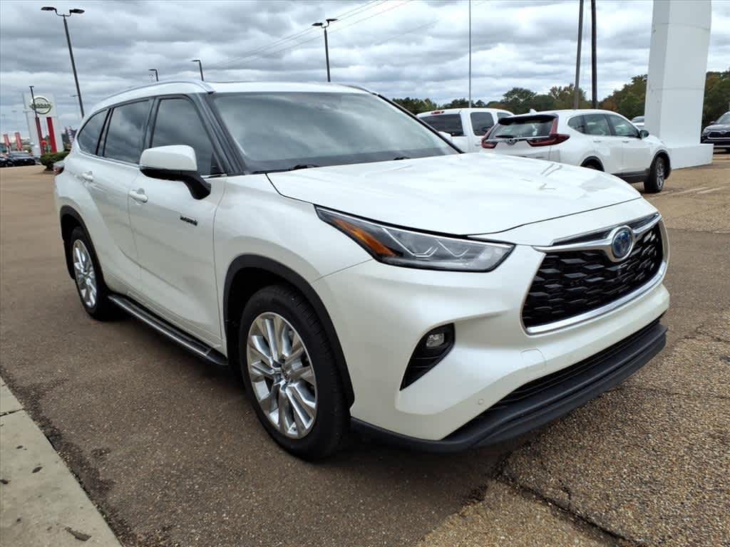 Thumbnail: 2021 Toyota Highlander - 3