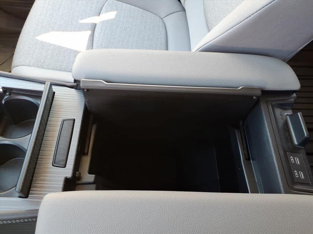 Thumbnail: 2025 Toyota Sienna - 22