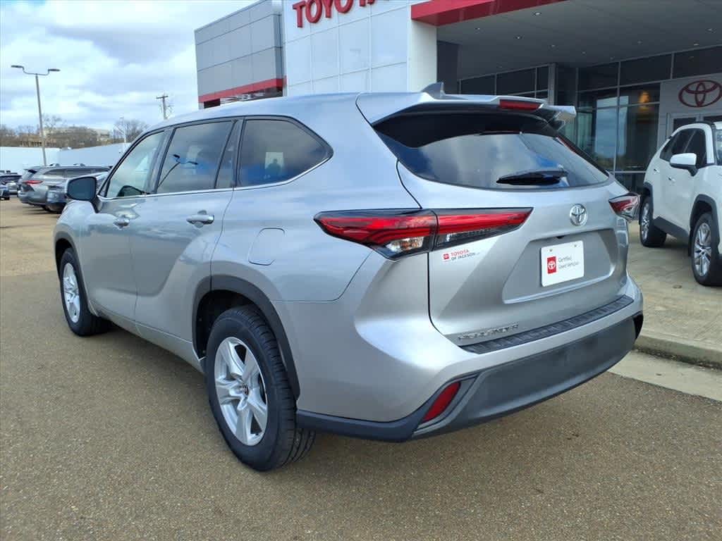 Thumbnail: 2022 Toyota Highlander - 7