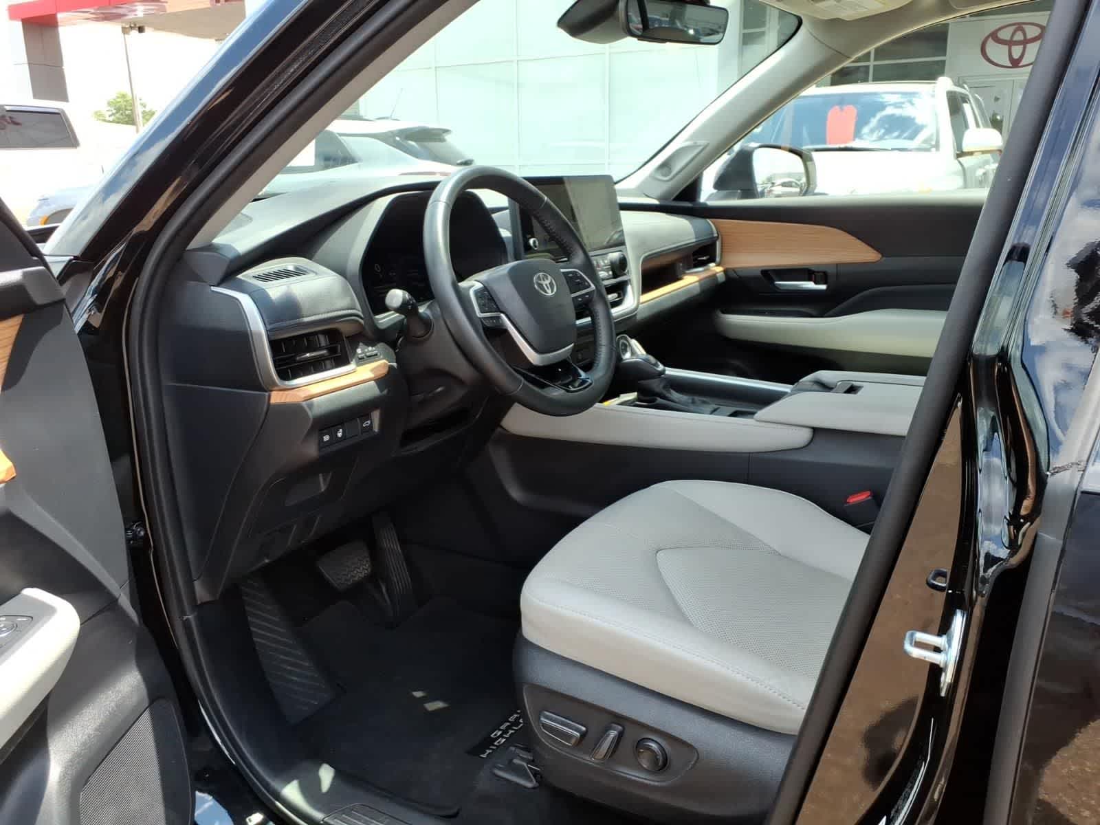 Thumbnail: 2024 Toyota Grand Highlander - 27