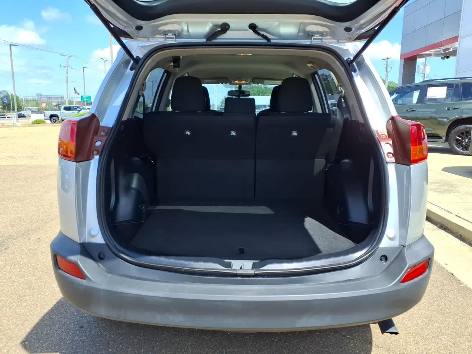 Thumbnail: 2015 Toyota RAV4 - 8