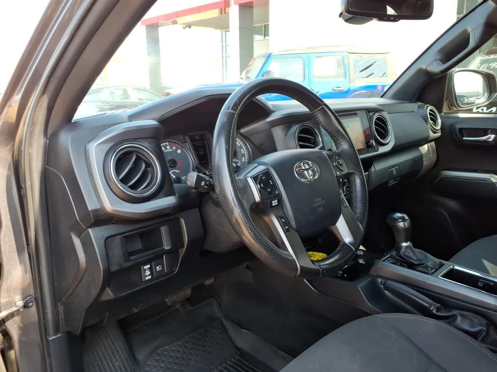 Thumbnail: 2018 Toyota Tacoma - 11