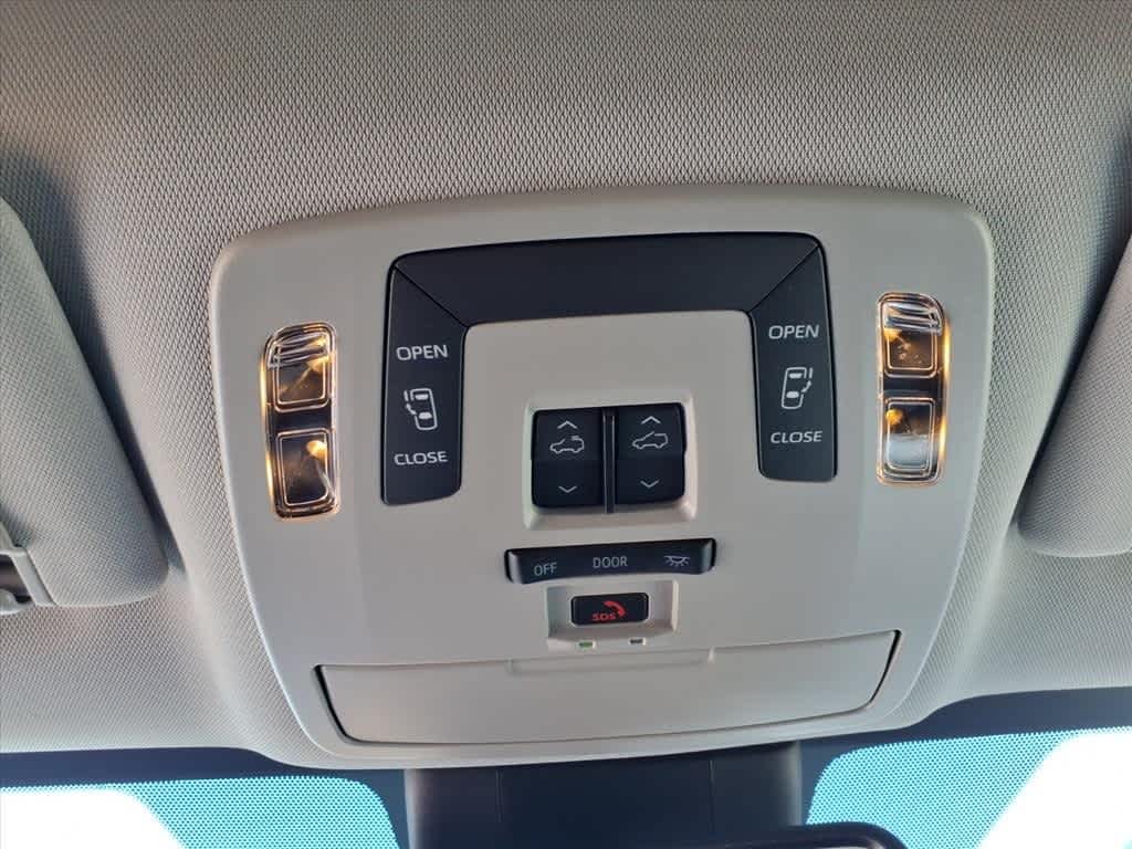 Thumbnail: 2025 Toyota Sienna - 23