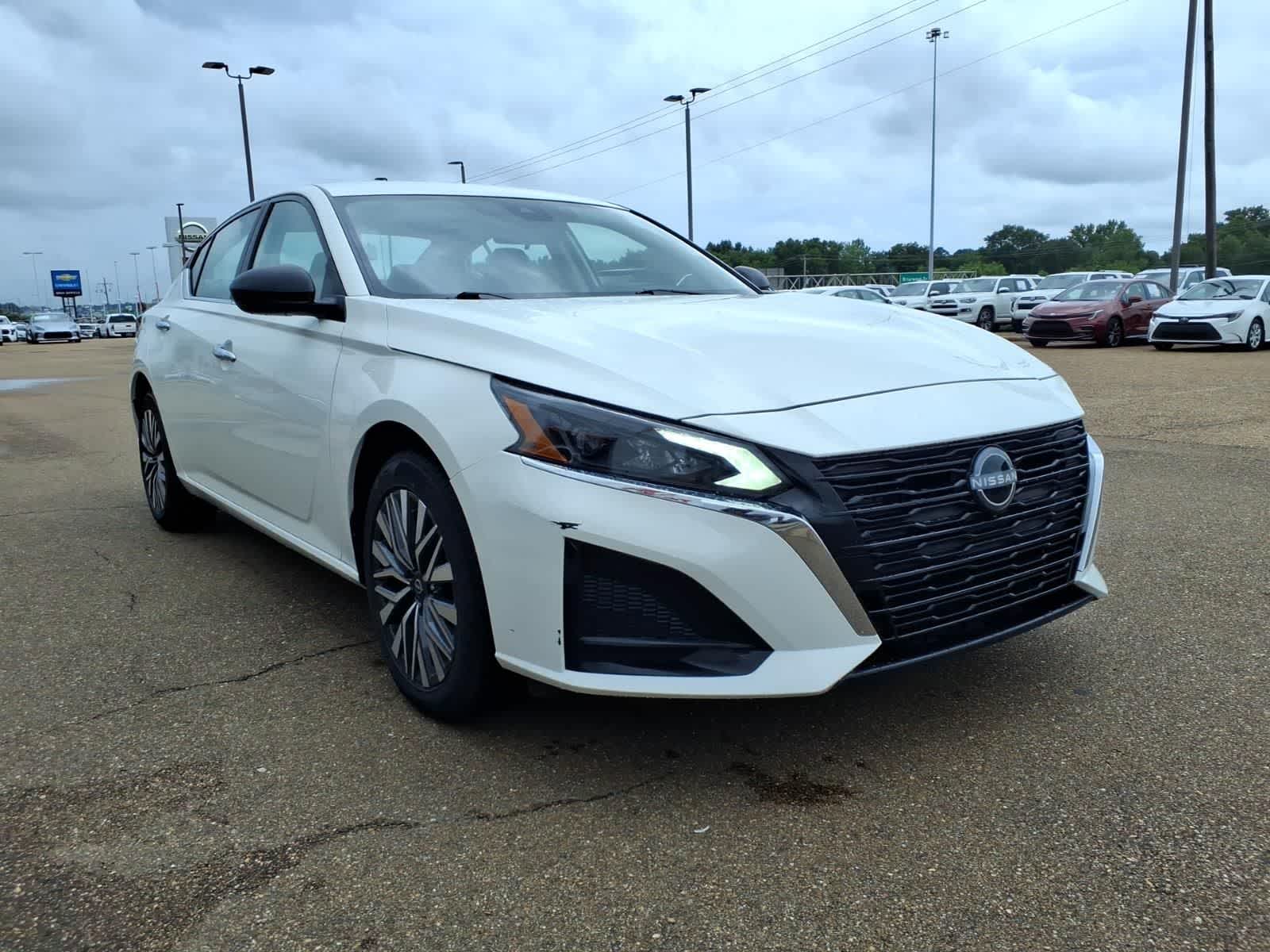Thumbnail: 2025 Nissan Altima - 3