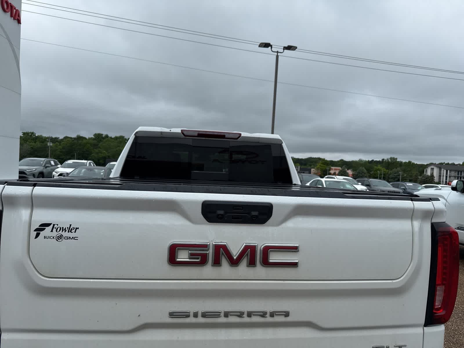 2024 GMC Sierra 1500 SLT 2
