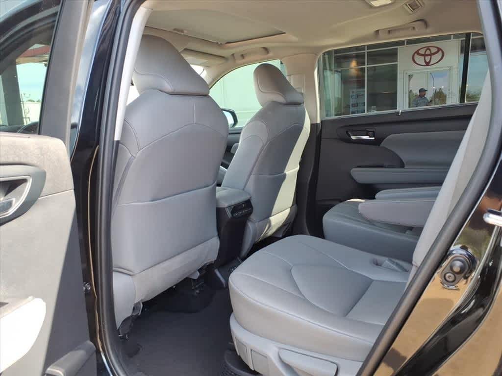 Thumbnail: 2020 Toyota Highlander - 30