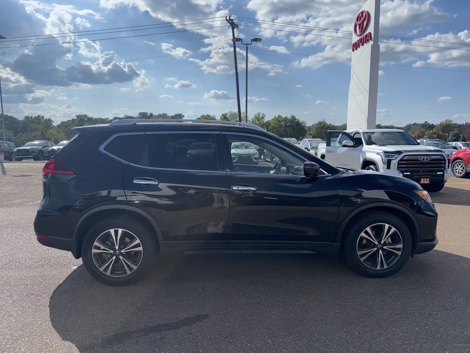 Thumbnail: 2019 Nissan Rogue - 3
