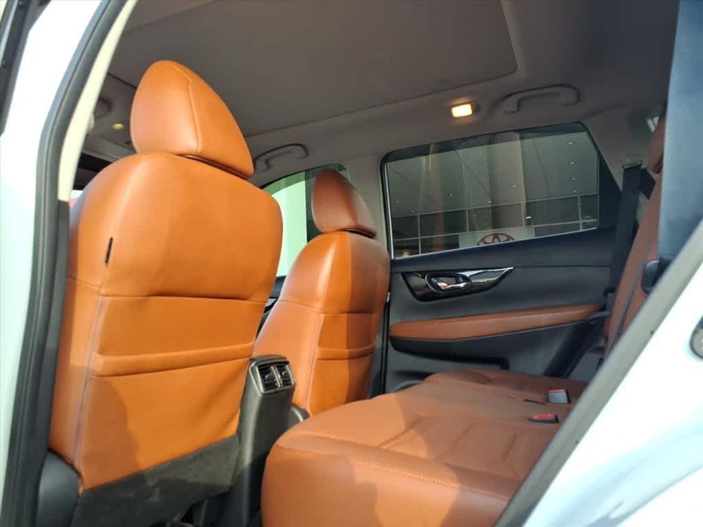 Thumbnail: 2018 Nissan Rogue - 30