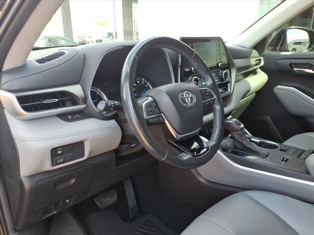 Thumbnail: 2020 Toyota Highlander - 11