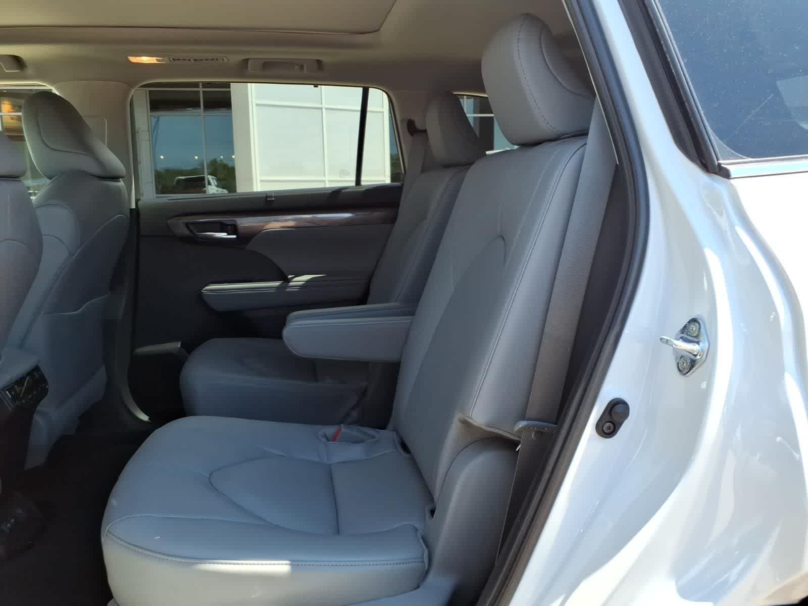 Thumbnail: 2026 Toyota Highlander - 28