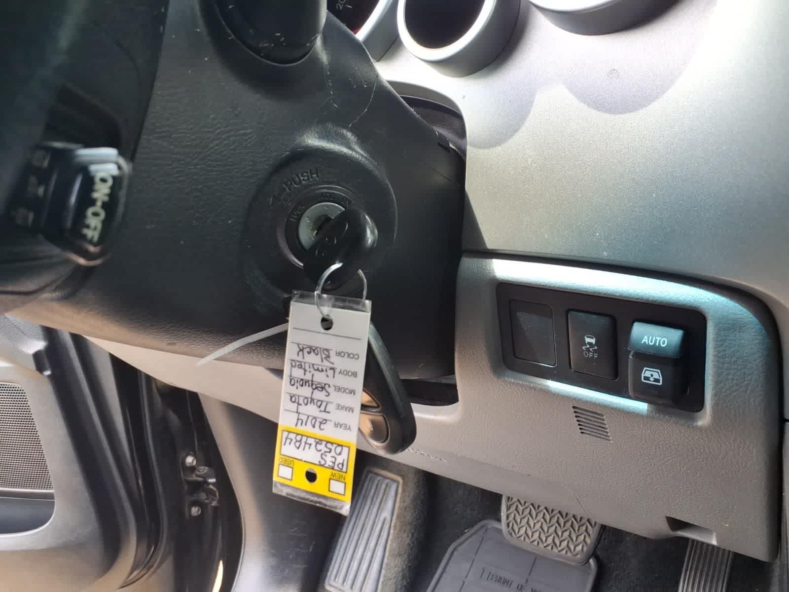 Thumbnail: 2014 Toyota Sequoia - 17