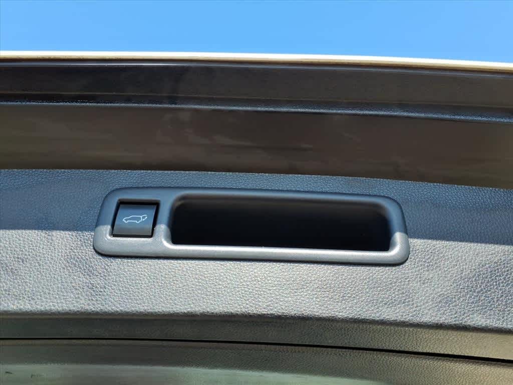 Thumbnail: 2021 Toyota Highlander - 9