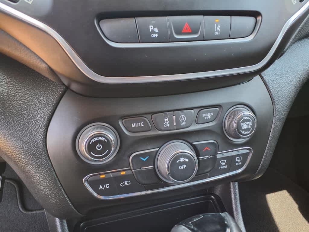 Thumbnail: 2021 Jeep Cherokee - 19