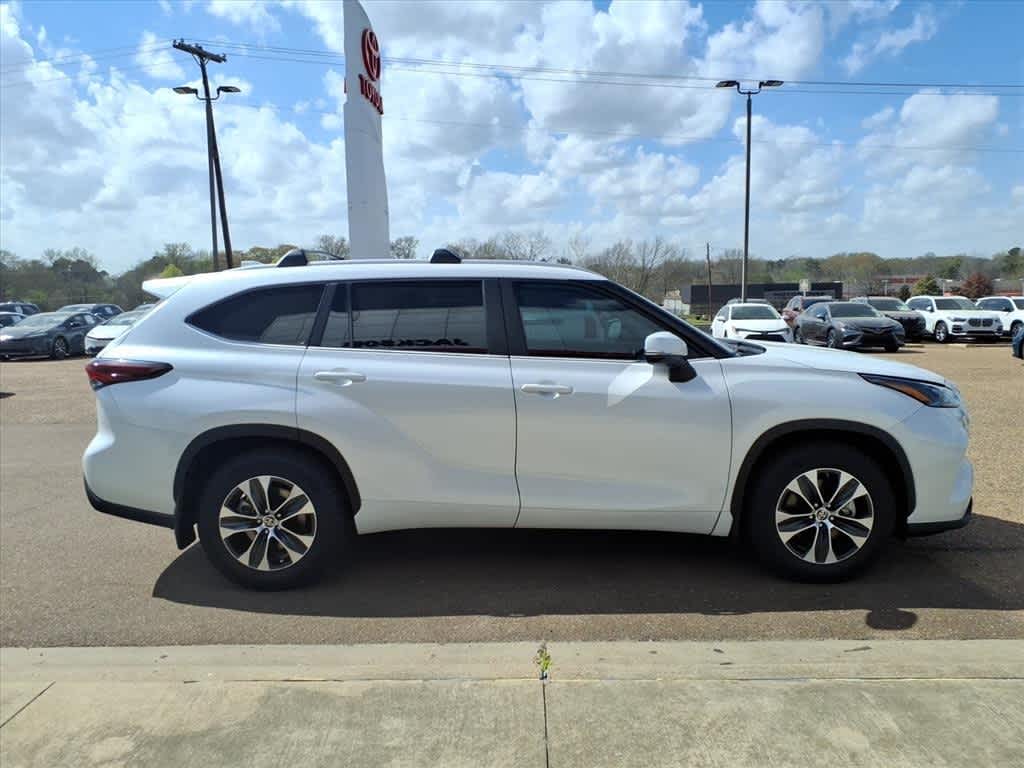 Thumbnail: 2024 Toyota Highlander - 4