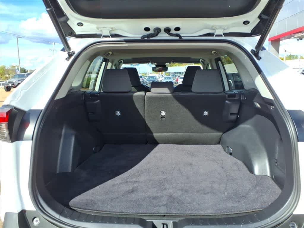 Thumbnail: 2022 Toyota RAV4 - 8