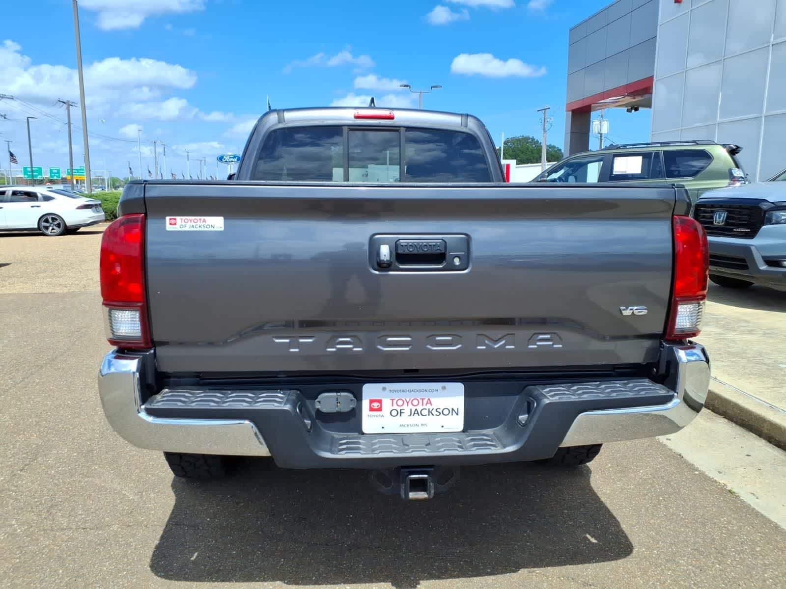 Thumbnail: 2018 Toyota Tacoma - 6