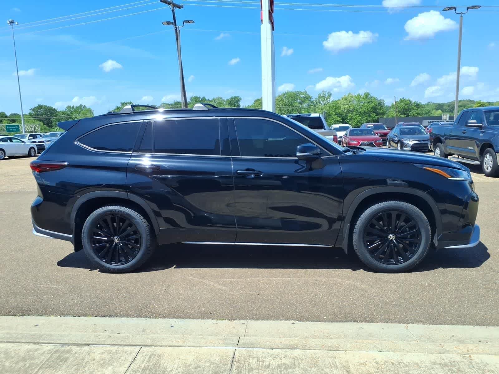 Thumbnail: 2024 Toyota Highlander - 4