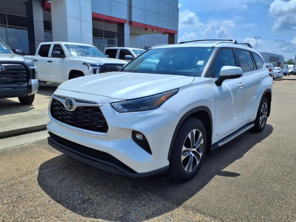 Thumbnail: 2025 Toyota Highlander - 1