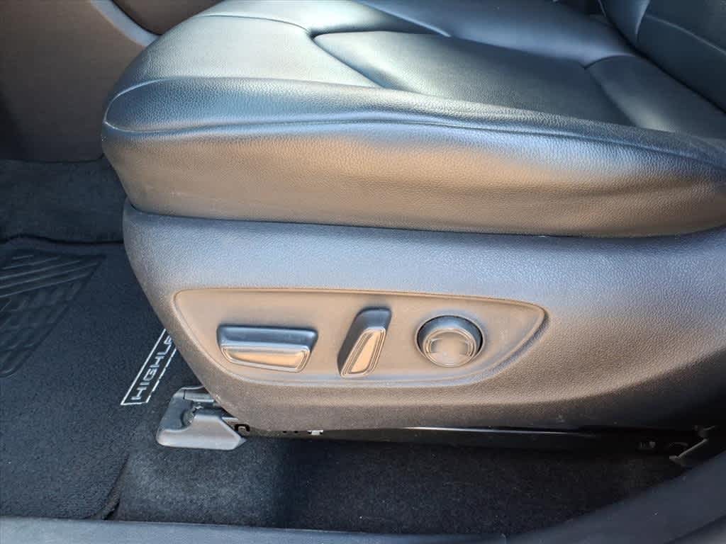 Thumbnail: 2021 Toyota Highlander - 12