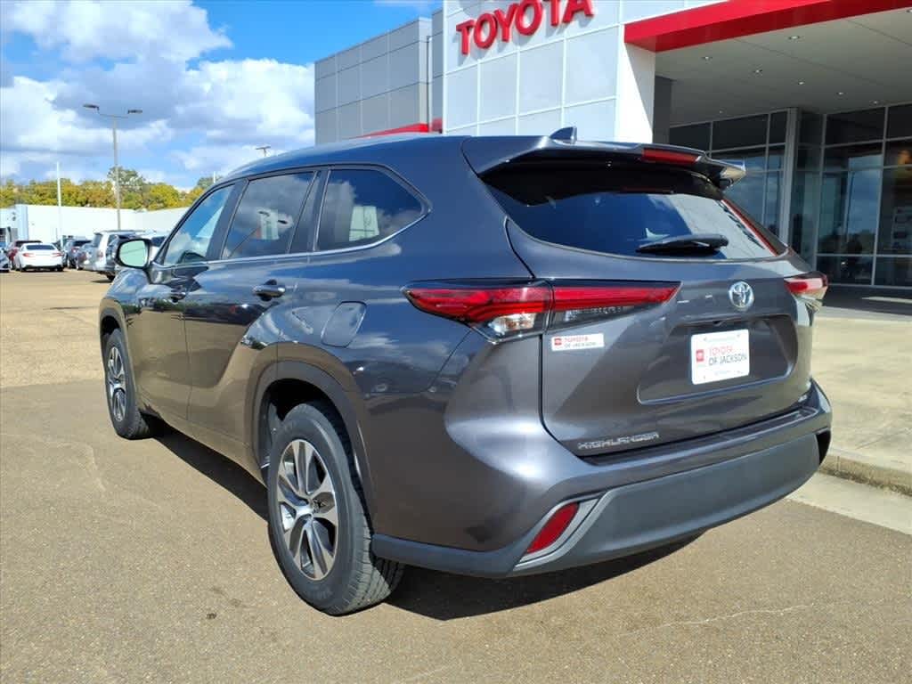 Thumbnail: 2023 Toyota Highlander - 7