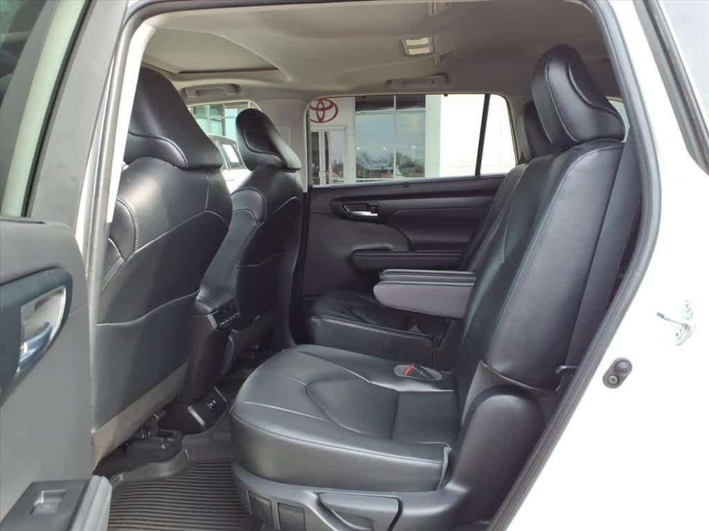 Thumbnail: 2021 Toyota Highlander - 27