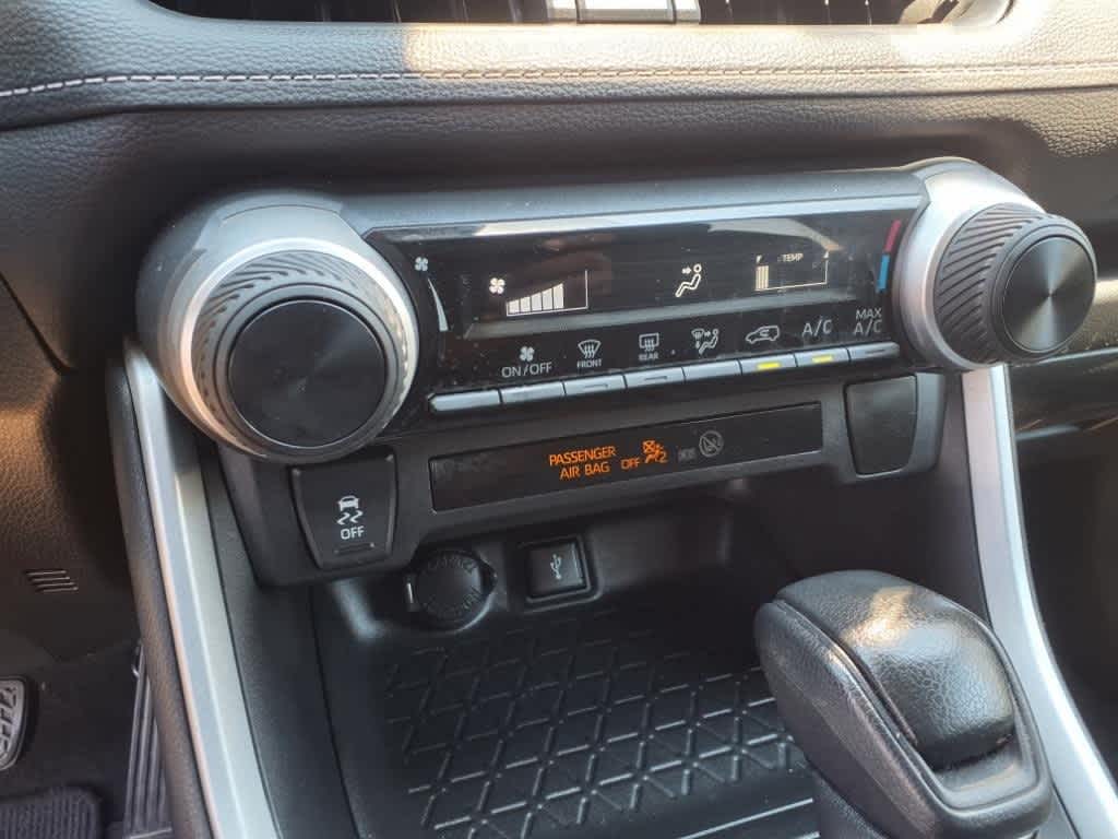 Thumbnail: 2021 Toyota RAV4 - 19
