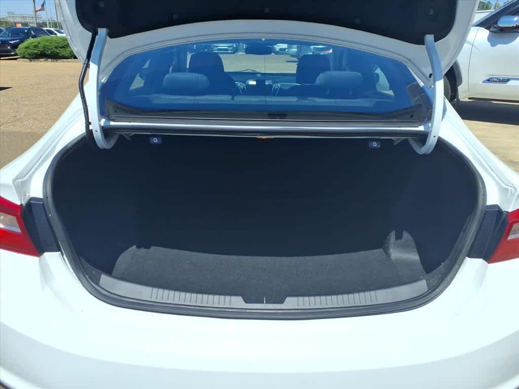 Thumbnail: 2018 Chevrolet Malibu - 8