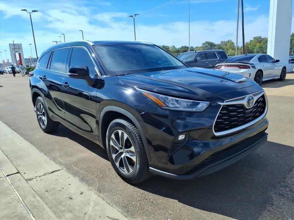 Thumbnail: 2020 Toyota Highlander - 3