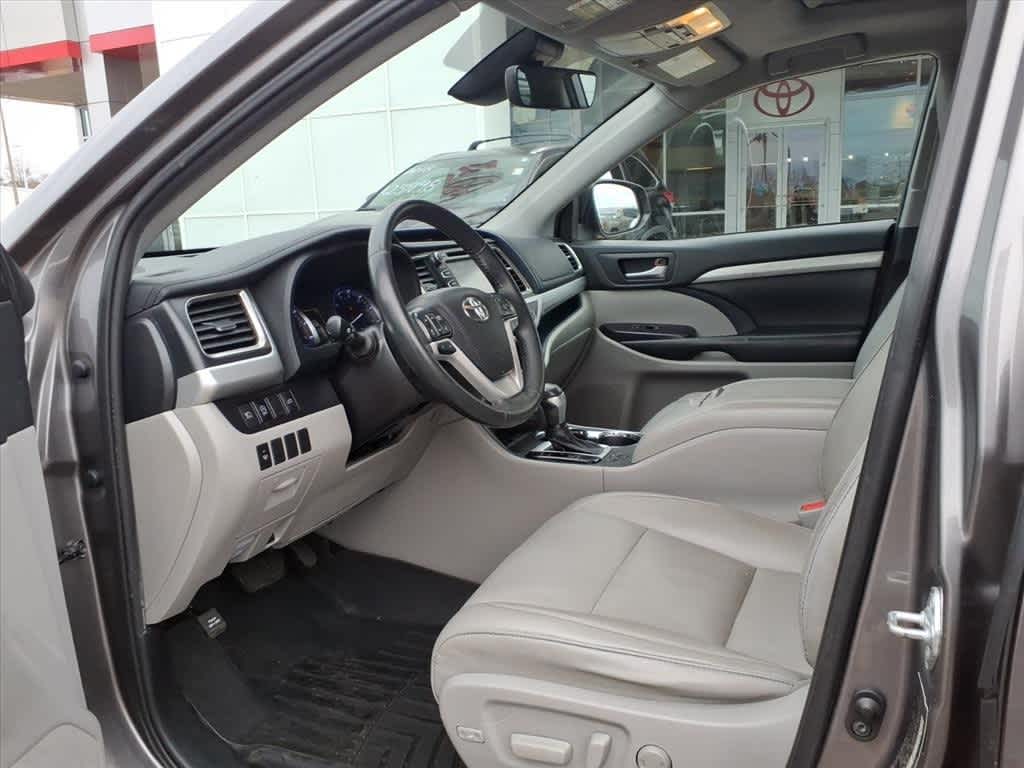 Thumbnail: 2019 Toyota Highlander - 27