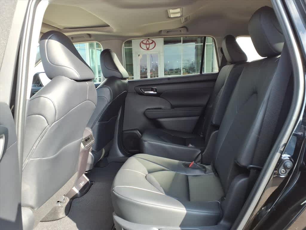 Thumbnail: 2026 Toyota Highlander - 28