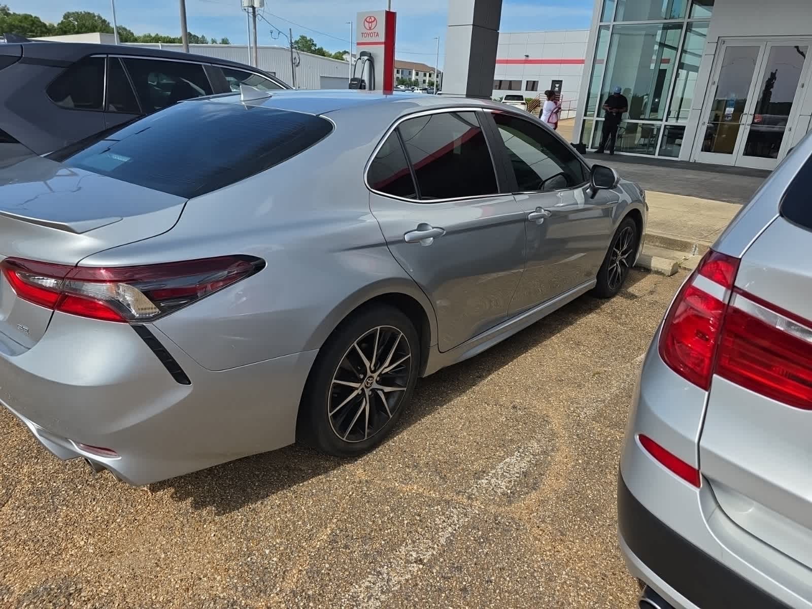 2021 Toyota Camry SE 3