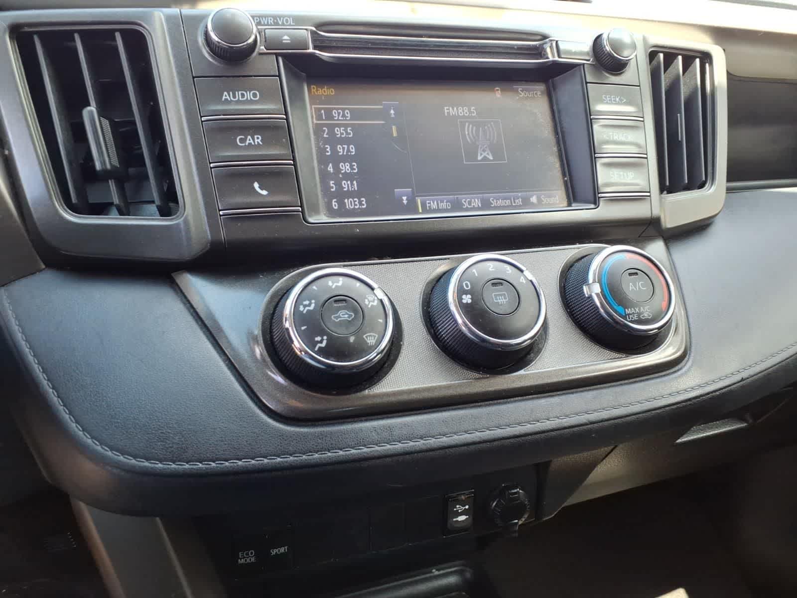 Thumbnail: 2015 Toyota RAV4 - 19