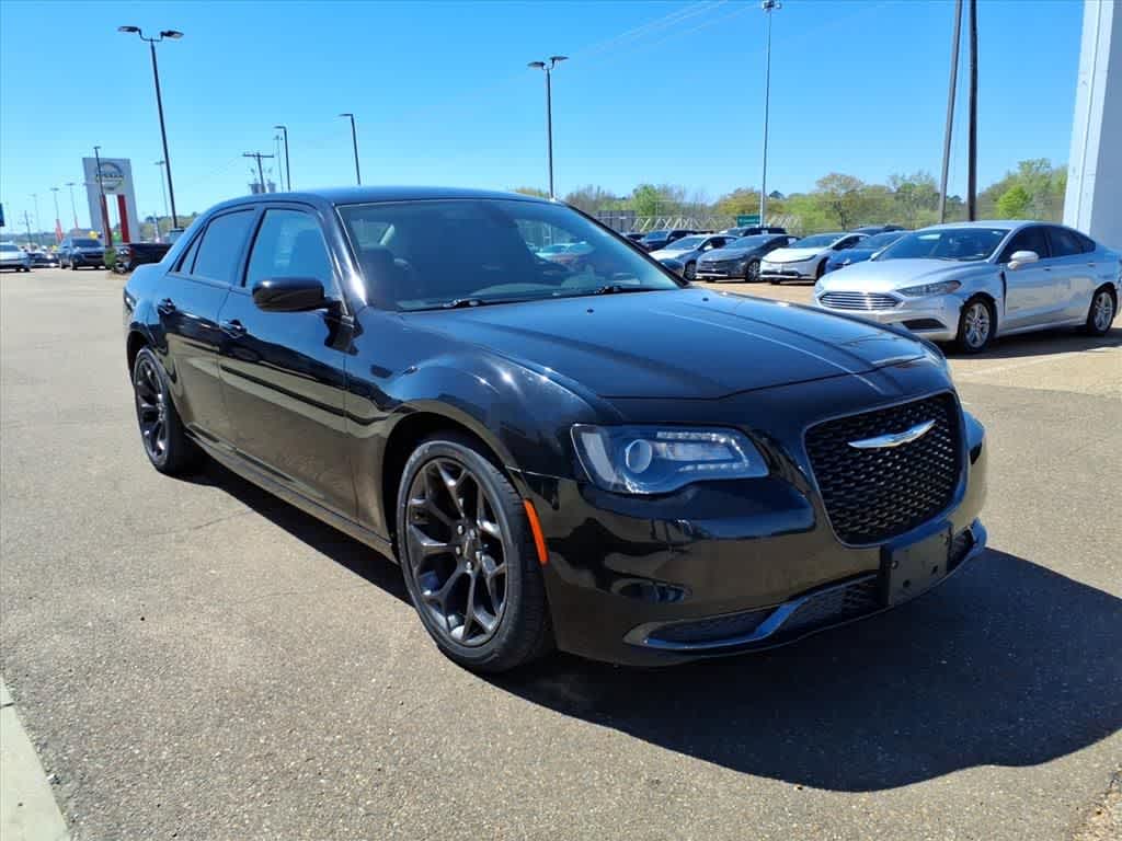 Thumbnail: 2019 Chrysler 300 - 3